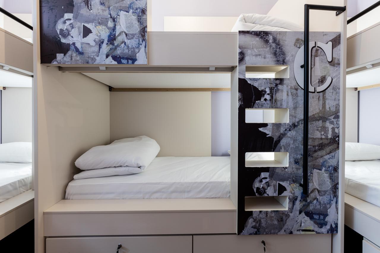 Bed 6-Bed Female Dormitory Room ensuite Bathroom
